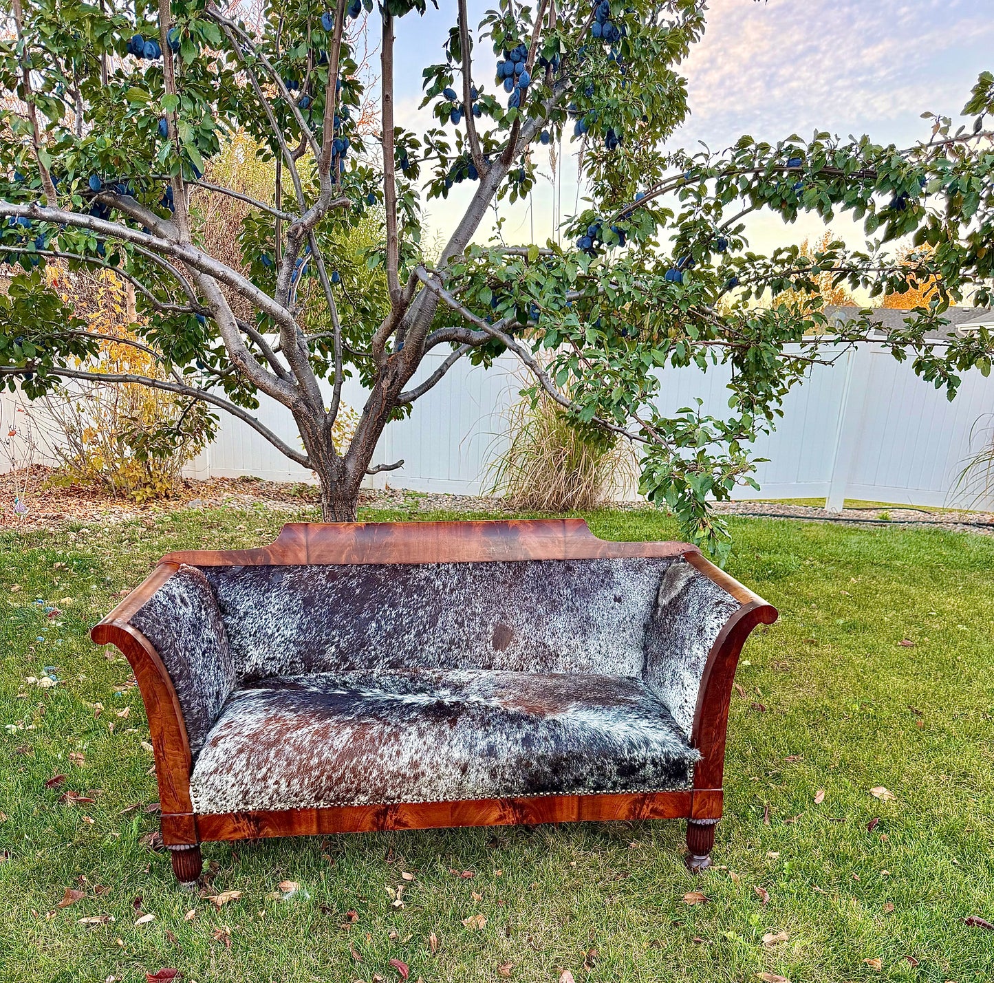 Antique Cowhide Sofa – Classic Design with Western Sophistication